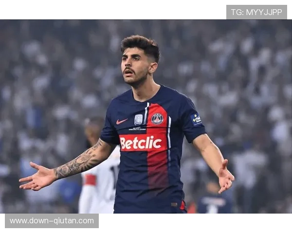 塔利亚菲科染红离场，十人里昂憾负巴黎